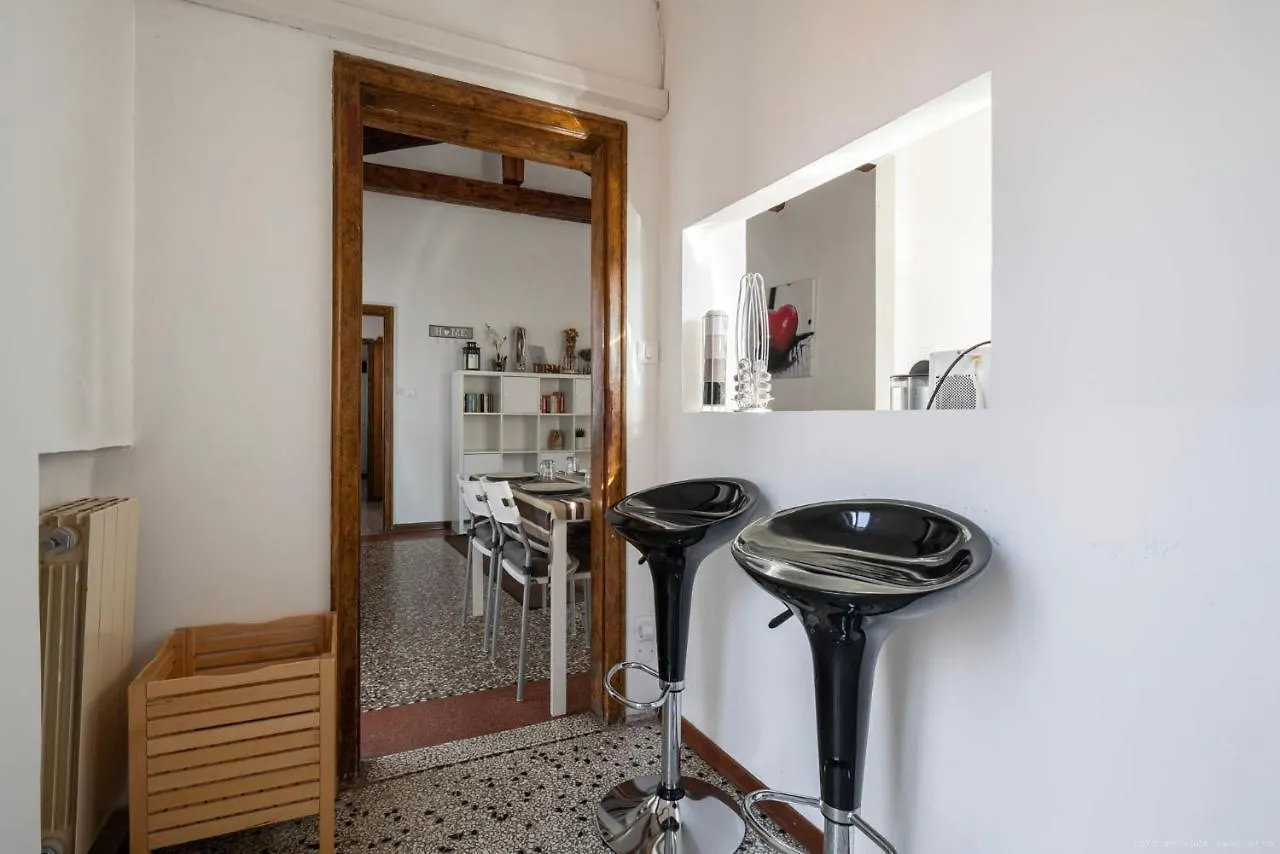 Ca' Giorgia Venice Apartment With Balcony