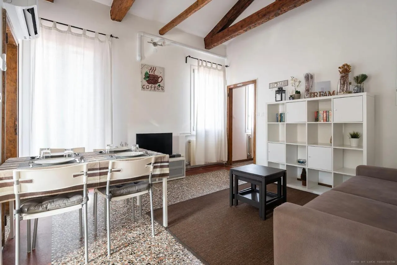 Ca' Giorgia Venice Apartment With Balcony