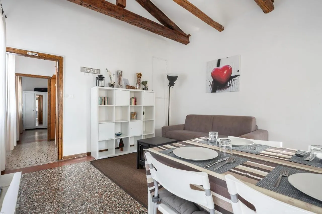 Ca' Giorgia Venice Apartment With Balcony