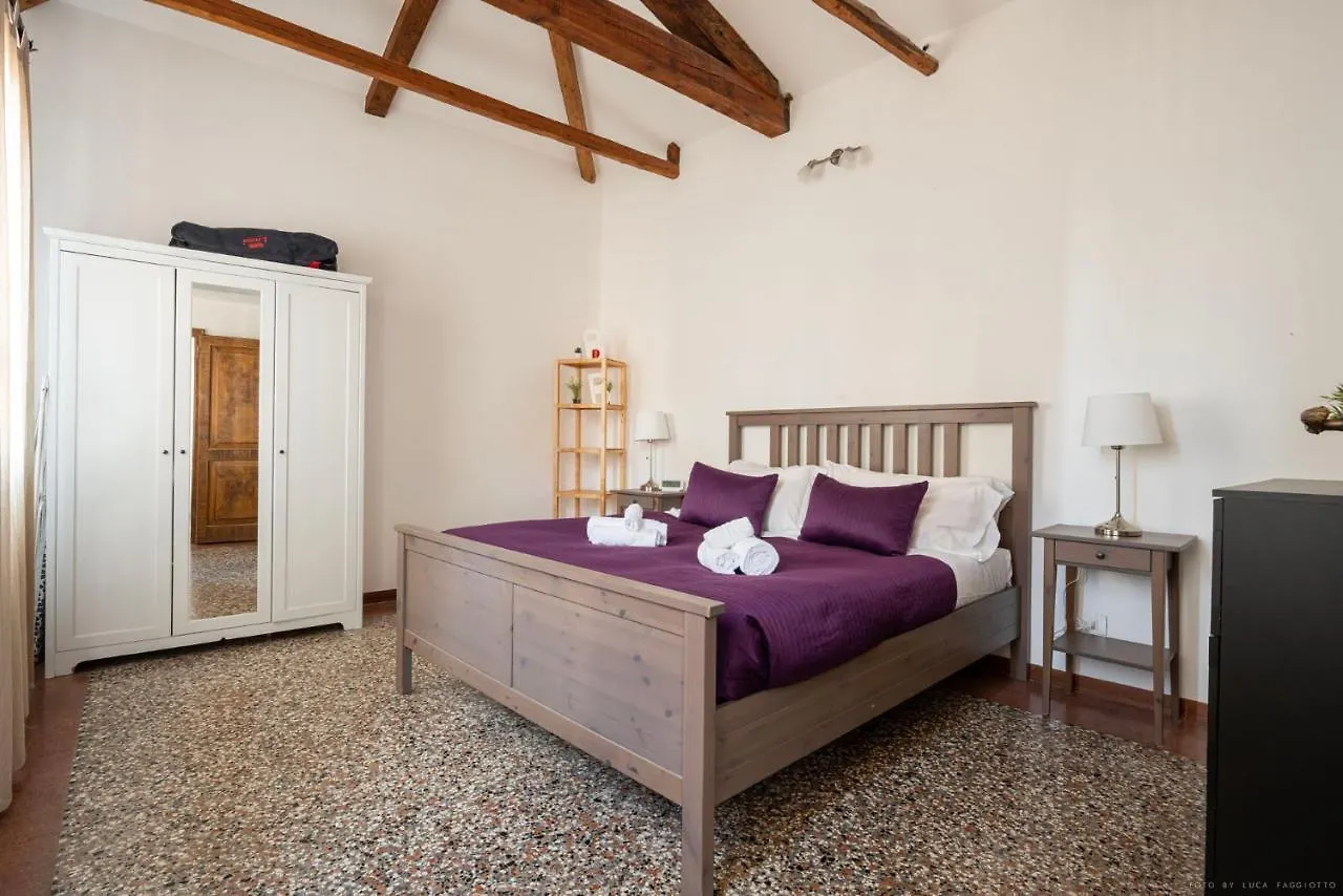 Ca' Giorgia Venice Apartment With Balcony