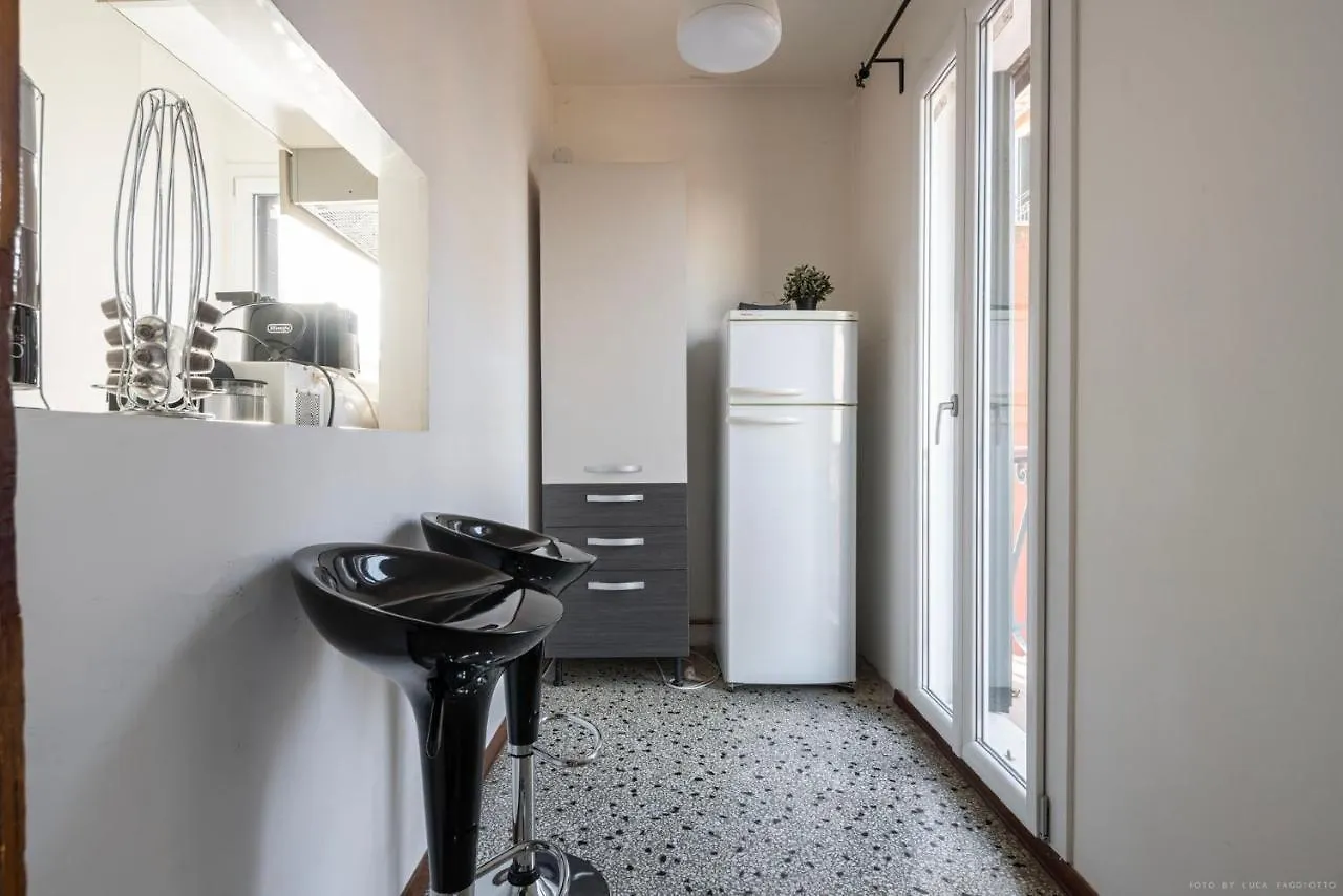 Ca' Giorgia Venice Apartment With Balcony