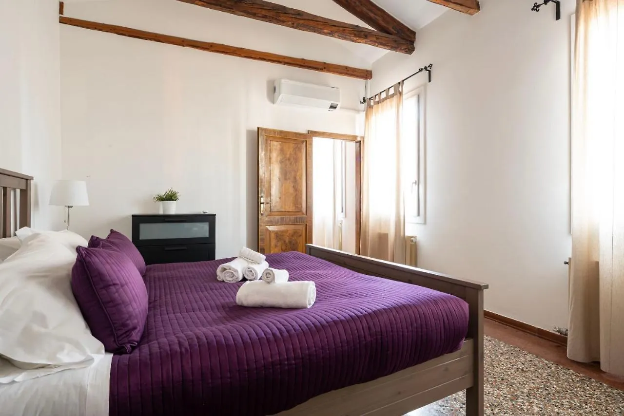 Ca' Giorgia Venice Apartment With Balcony