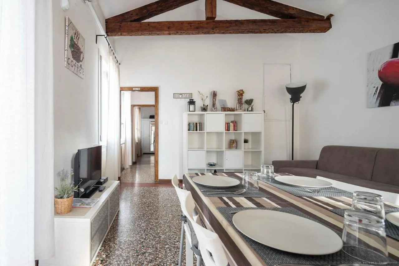 Ca' Giorgia Venice Apartment With Balcony