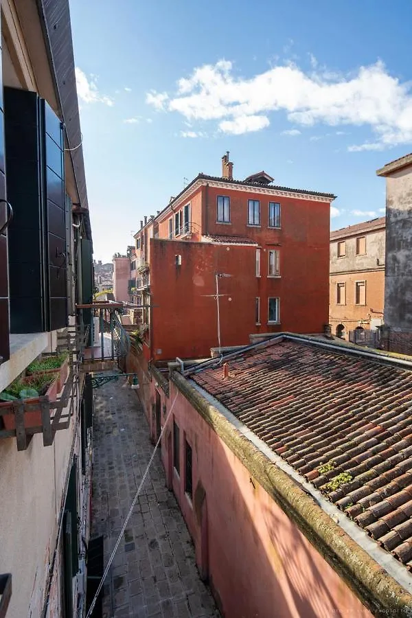 Ca' Giorgia Venice Apartment With Balcony